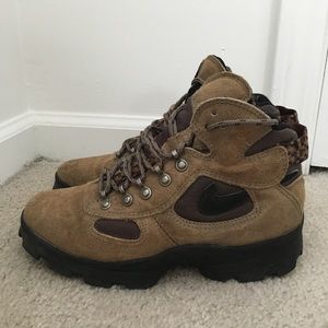 Nike ACG hiking boots Size 7